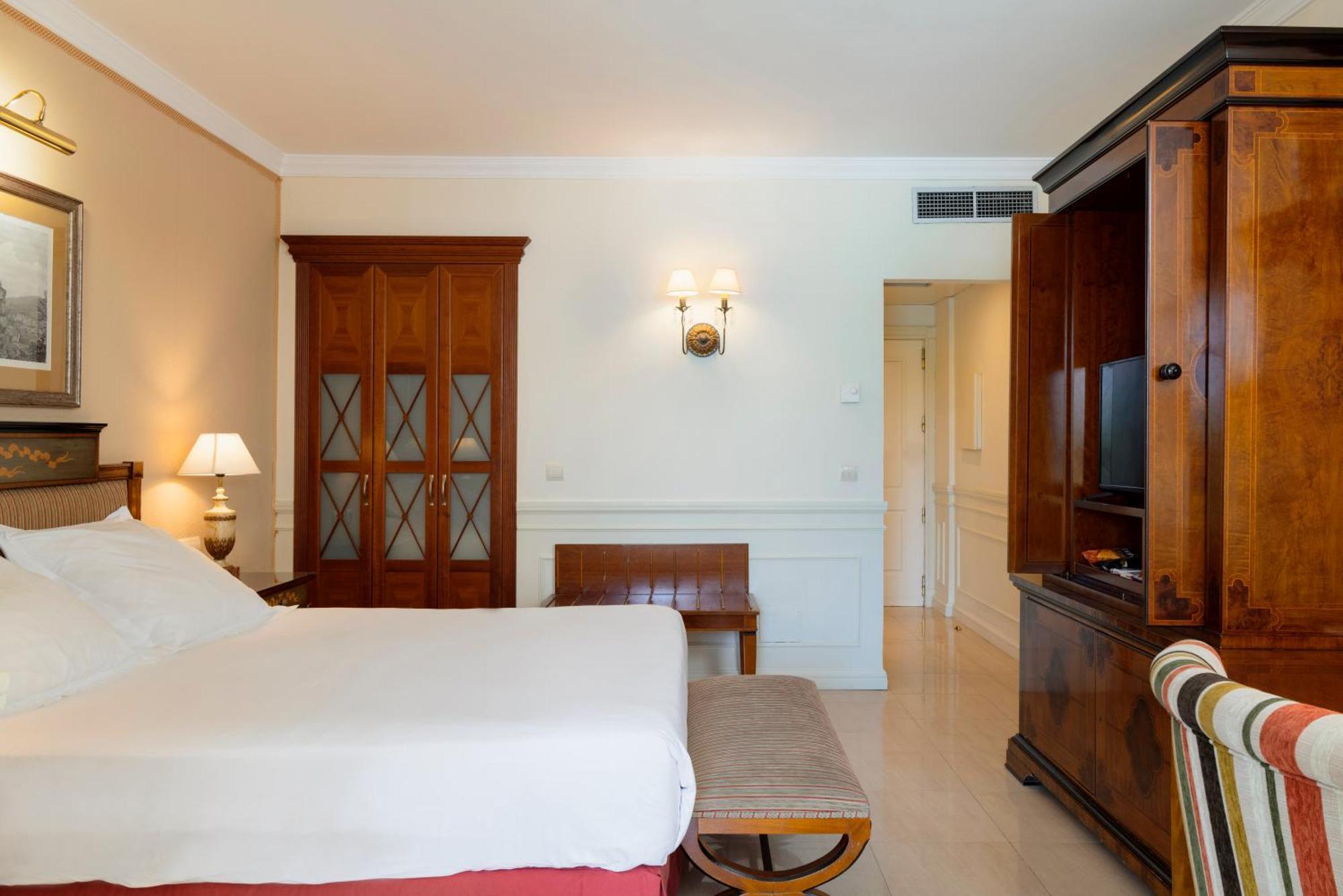 Guadalpin Suites Marbella Exterior photo
